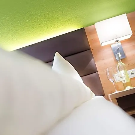 Roessl-dependance Neue Post Hotell 3*