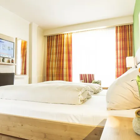 Roessl-dependance Neue Post Hotel 3*